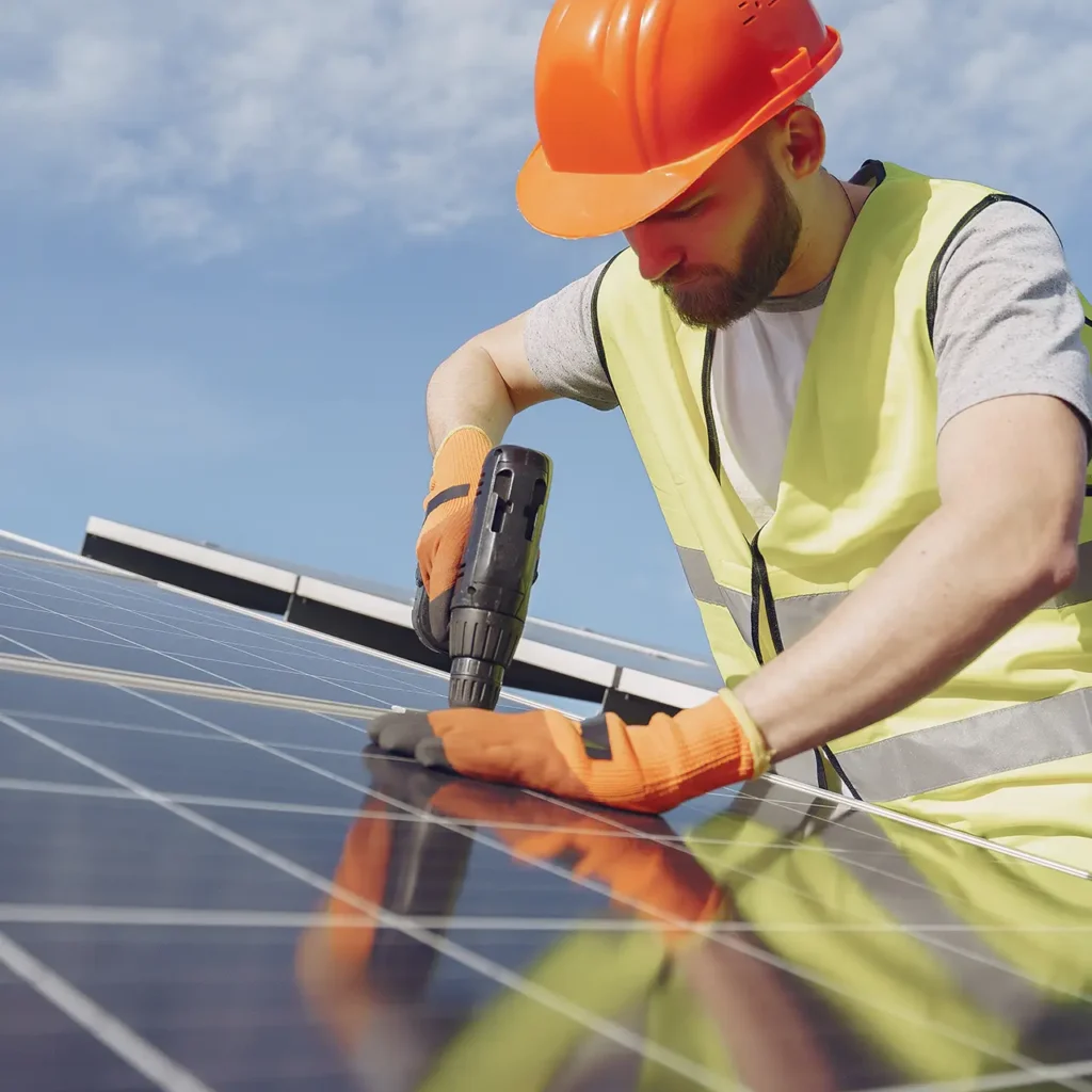 Newergies - Ipari napelemes rendszer teljes körű megvalósítása, energiatároló