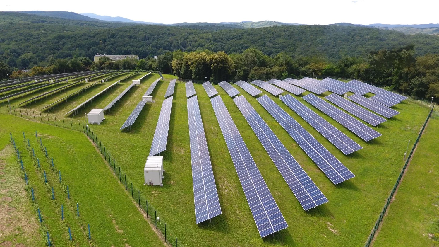 Newergies - Ipari napelemes rendszer teljes körű megvalósítása