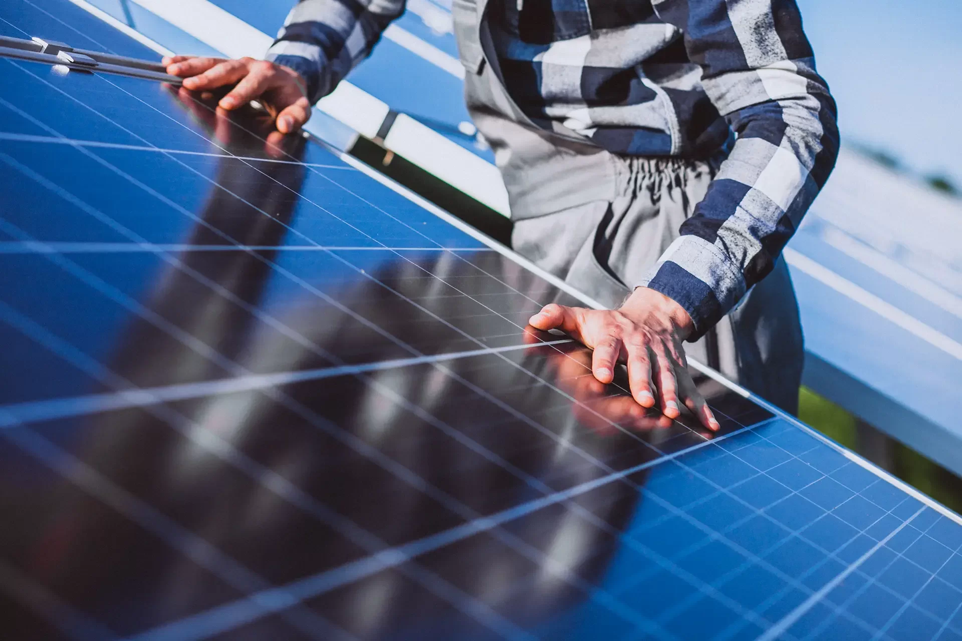 Newergies - Ipari napelemes rendszer teljes körű megvalósítása, energiatároló